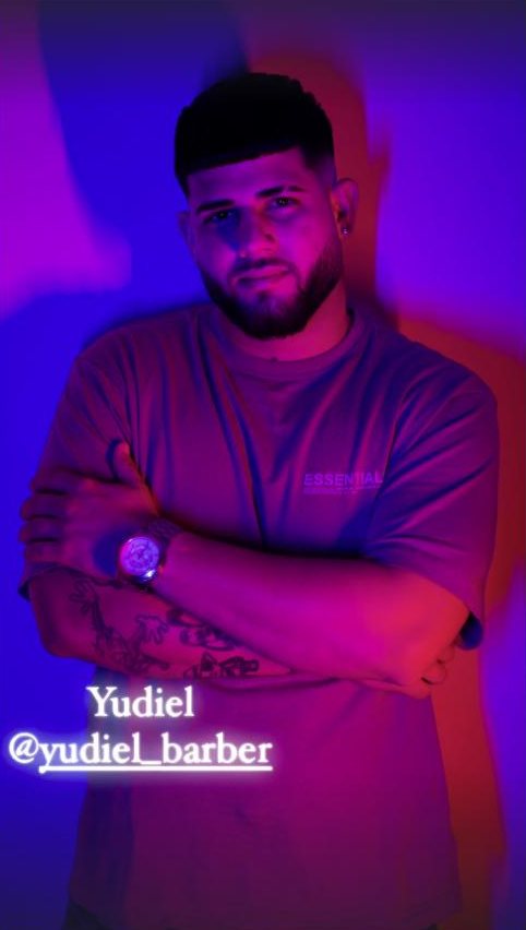 Yudiel, barber at House of Fades